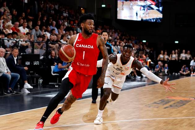 13.08.2023, Deutscher Basketball Bund, Supercup 2023, Hamburg, edel-optics.de Arena, Finale, Deutschland - Kanada, Nickeil Alexander-Walker (CAN, No1), Dennis Schröder (GER, No17) Hamburg edel-optics.de Arena Hamburg Germany