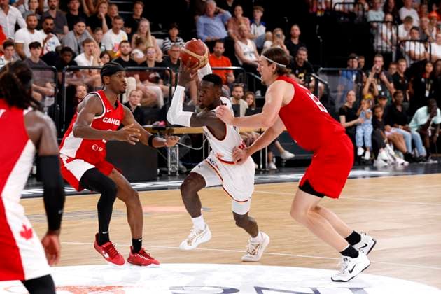 13.08.2023, Deutscher Basketball Bund, Supercup 2023, Hamburg, edel-optics.de Arena, Finale, Deutschland - Kanada, Dennis Schröder (GER, No17), Kelly Olynyk (CAN, No13) Hamburg edel-optics.de Arena Hamburg Germany