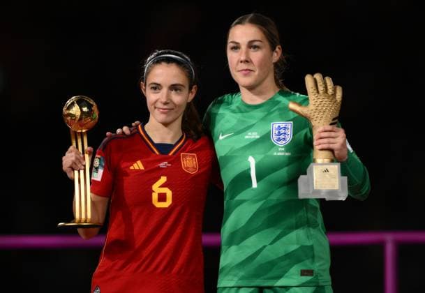 Mandatory Credit: Photo by James Gourley Shutterstock (14058838im) Aitana Bonmatí of Spain with the Golden Ball Award and Mary Earps of England with the Golden Glove Award Spain Women v England Women, FIFA Women s World Cup, Final, Stadium Australia, Sydney, Australia - 20 Aug 2023 Spain Women v England Women, FIFA Women s World Cup, Final, Stadium Australia, Sydney, Australia - 20 Aug 2023 Copyright: xJamesxGourley Shutterstockx 14058838im