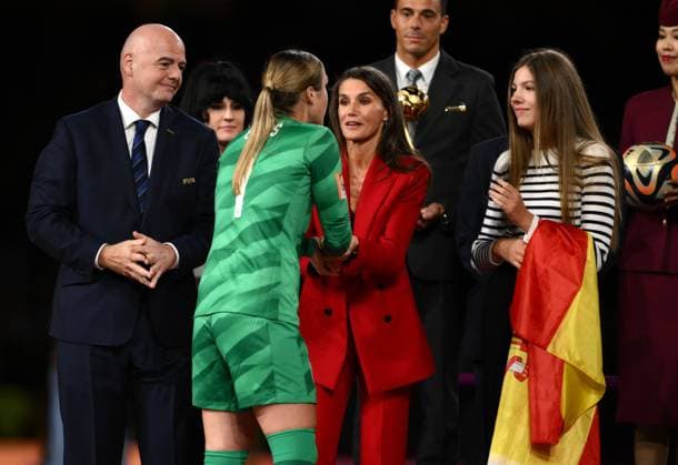 Mandatory Credit: Photo by James Gourley Shutterstock (14058838mh) Mary Earps of England with Queen Letizia of Spain, FIFA President Gianni Infantino and Princess Sofia Spain Women v England Women, FIFA Women s World Cup, Final, Stadium Australia, Sydney, Australia - 20 Aug 2023 Spain Women v England Women, FIFA Women s World Cup, Final, Stadium Australia, Sydney, Australia - 20 Aug 2023 Copyright: xJamesxGourley Shutterstockx 14058838mh