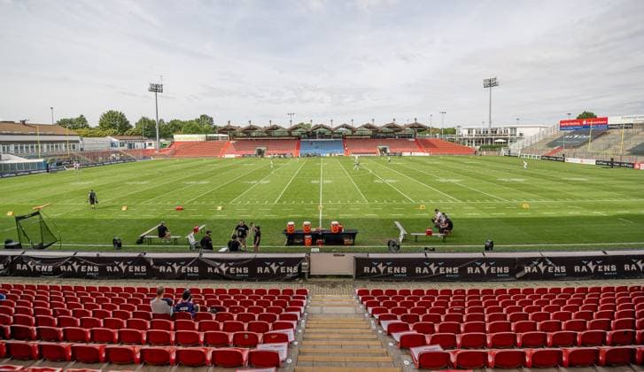 Stadiontotale vom Alpenbauer Sportpark, Spielstaette der Munich Ravens, Innenansicht von der Tribuene. Munich Ravens gegen Barcelona Dragons, Football, European League of Football ELF, Week 14, Saison 2023, 03.09.2023. Munich Ravens gegen Barcelona Dragons, Football, European League of Football ELF, Week 14, Saison 2023, 03.09.2023. Unterhaching Copyright: xEibner-Pressefoto HeikexFeinerx EP_HFR