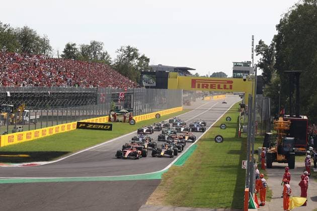 FORMULA 1 PIRELLI GRAN PREMIO D ITALIA 2023 03.09.2023, Autodromo Nazionale di Monza, Monza, FORMULA 1 PIRELLI GRAN PREMIO D ITALIA 2023 ,im Bild Rennstart: Carlos Sainz Jr. (ESP), Scuderia Ferrari, Max Verstappen (NLD), Oracle Red Bull Racing, Charles Leclerc (MCO), Scuderia Ferrari, George Russell (GBR), Mercedes-AMG Petronas Formula One Team, Fernando Alonso (ESP), Aston Martin Aramco Cognizant Formula One Team, Lewis Hamilton (GBR), Mercedes-AMG Petronas Formula One Team, Oscar Piastri (AUS), McLaren F1 Team, Fernando Alonso (ESP), Aston Martin Aramco Cognizant Formula One Team, Nico Hülkenberg (DEU), Moneygram Haas F1 Team