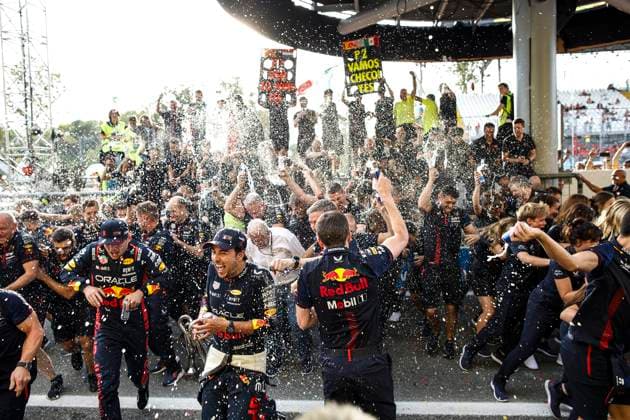 Red Bull Racing ambiance celebration HORNER Christian (gbr), Team Principal of Red Bull Racing, portrait VERSTAPPEN Max (ned), Red Bull Racing RB19, portrait WHEATLEY Jonathan (gbr), Team Manager of Red Bull Racing, portrait MARKO Helmut (aut), Drivers™ Manager of Red Bull Racing, portrait PEREZ Sergio (mex), Red Bull Racing RB19, portrait during the 2023 Formula 1 Pirelli Grand Premio d™Italia Grand Prix, 14th round of the 2023 Formula One World Championship, WM, Weltmeisterschaft from September 1 to 3, 2023 on the Autodromo Nazionale di Monza, in Monza, Italy - F1 - ITALIAN GRAND PRIX 2023 - RACE DPPI Panoramic 00123033__R3_1308