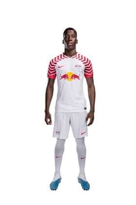 Achtung: Redaktionelle Nutzung honorarfrei - Attention: Free of charge for editorial use - Ilaix Moriba RB Leipzig Porträttermin Saison 2023 2024, Herren, 1.BL, RB Leipzig, Porträt, Vorstellung, Präsentation, Pressetermin, Fußball, GER, RedBull, Red Bull, RBL; Shooting, Studio, Studioshooting, Freisteller, xptt