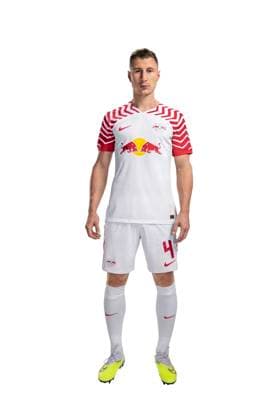 Achtung: Redaktionelle Nutzung honorarfrei - Attention: Free of charge for editorial use - Willi Orban RB Leipzig Porträttermin Saison 2023 2024, Herren, 1.BL, RB Leipzig, Porträt, Vorstellung, Präsentation, Pressetermin, Fußball, GER, RedBull, Red Bull, RBL; Shooting, Studio, Studioshooting, Freisteller, xptt