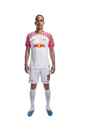 Achtung: Redaktionelle Nutzung honorarfrei - Attention: Free of charge for editorial use - Yussuf Poulsen RB Leipzig Porträttermin Saison 2023 2024, Herren, 1.BL, RB Leipzig, Porträt, Vorstellung, Präsentation, Pressetermin, Fußball, GER, RedBull, Red Bull, RBL; Shooting, Studio, Studioshooting, Freisteller, xptt