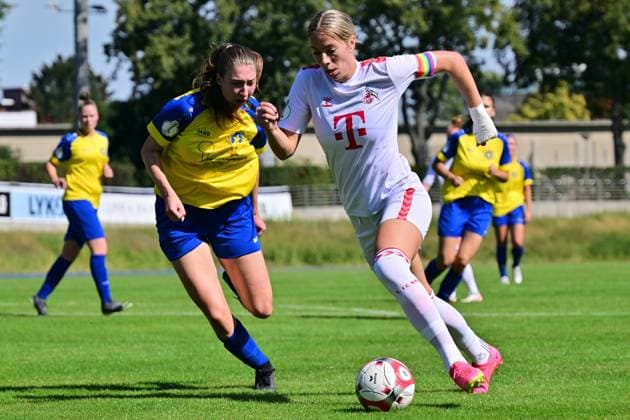Sharon Beck (1.FC Koeln 10), Diana Ivonne Steinmeyer (SFC Stern 1900, 23) GER, SFC Stern 1900 vs. 1. FC Koeln, Frauenfussball, DFB Pokal Frauen, 2. Runde, 2023 2024, 09.09.2023. (DFL REGULATIONS PROHIBIT ANY USE OF PHOTOGRAPHS AS IMAGE SEQUENCES AND OR QUASI - VIDEO). GER, SFC Stern 1900 vs. 1. FC Koeln, Frauenfussball, DFB Pokal Frauen, 2. Runde, 2023 2024, 09.09.2023. Berlin Copyright: xEibner-Pressefotox xClaudiusxRauchx EP_CRH