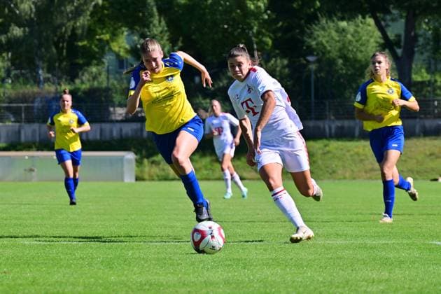 Dora Zeller (1.FC Koeln 19),Diana Ivonne Steinmeyer (SFC Stern 1900, 23) GER, SFC Stern 1900 vs. 1. FC Koeln, Frauenfussball, DFB Pokal Frauen, 2. Runde, 2023 2024, 09.09.2023. (DFL REGULATIONS PROHIBIT ANY USE OF PHOTOGRAPHS AS IMAGE SEQUENCES AND OR QUASI - VIDEO). GER, SFC Stern 1900 vs. 1. FC Koeln, Frauenfussball, DFB Pokal Frauen, 2. Runde, 2023 2024, 09.09.2023. Berlin Copyright: xEibner-Pressefotox xClaudiusxRauchx EP_CRH