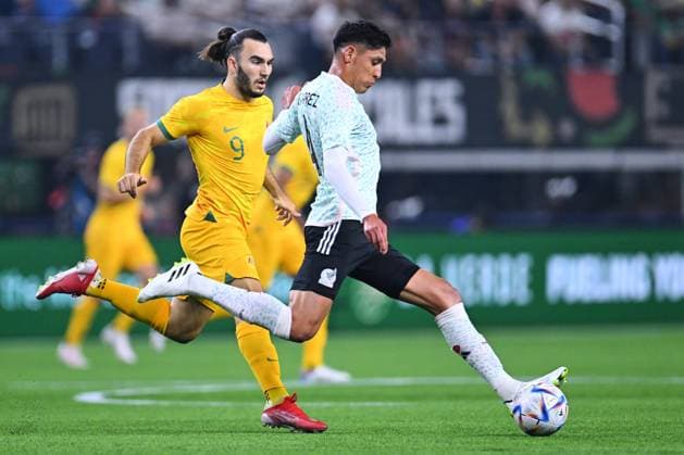 RECORD DATE NOT STATED Seleccion Mexicana 2023 Mexico vs Australia (L-R), Nicholas DAgostino of Australia and Edson Alvarez of Mexico during the game Mexico (Mexican national team, Nationalteam vs Australian National Team, International Friendly, Länderspiel, Nationalmannschaft at the AT-T Stadium, on September 9, 2023. <br><br> (I-D), Nicholas DAgostino de Australia y Edson Alvarez de Mexico durante el partido Mexico (Seleccion Mexicana) vs Australia, Amistoso Internacional, en el Estadio AT-T, el 9 de septiembre de 2023. ARLINGTON CDMXTEXAS ESTADOS UNIDOS Copyright: xJorgexMartinezx 20230909224524_SMN_23_AM_MEX_AUS_ALVAREZ232