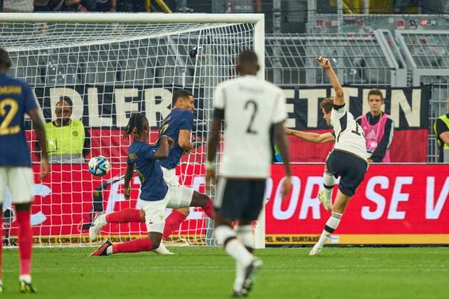 Thomas Müller, Mueller, DFB 13 scores, shoots goal , Tor, Treffer, Torschuss, 1-0 in the friendly match GERMANY - FRANCE DEUTSCHLAND - FRANKREICH Preparation for European Championships 2024 in Germany ,Season 2023 2024, on Sept 12, 2023 in Dortmund, Germany.