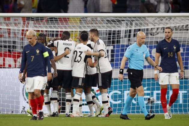 DORTMUND - (l-r) Antoine Griezmann of France, Eduardo Camavinga of France, Thomas Muller of Germany, Antonio Rudiger of Germany, Emre Can of Germany, Benjamin Henrichs of Germany, referee Anthony Taylor, during the friendly Interland match between Germany and France in the Signal Iduna Park on September 12, 2023 in Dortmund, Germany. ANP Hollandse Hoogte BART STOUTJESDIJK International Friendly, Länderspiel, Nationalmannschaft 2023 2024 xVIxANPxSportx xBartxStoutjesdijkxIVx 478043500 originalFilename: 478043500.jpg