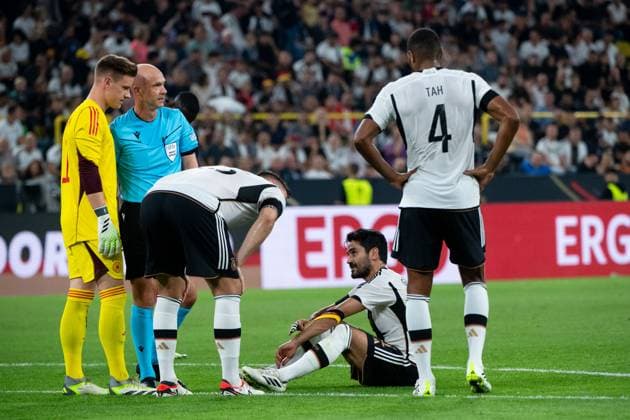Ilkay Guendogan (Deutschland, 21) ist verletzt am Boden und muss ausgewechselt werden, daneben Jonathan Tah (Deutschland, 04), Niklas Suele (Deutschland, 15)m Marc-Andre ter Stegen (Deutschland, 01), GER, Deutschland vs Frankreich, DFB Fussball Nationalmannschaft Herren, Saison 2023 2024, 12.09.2023 DFB regulations prohibit any use of photographs as image sequences and or quasi-video GER, Deutschland vs Frankreich, DFB Fussball Nationalmannschaft Herren, Saison 2023 2024, 12.09.2023 Dortmund Copyright: xEibner-Pressefoto Memmlerx EP_MMR