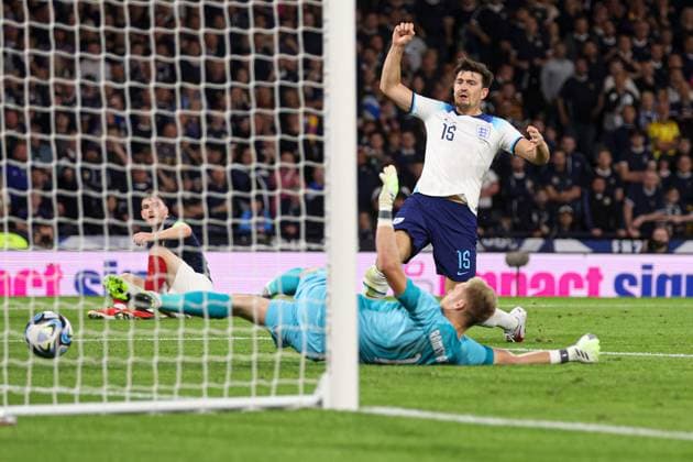 Sport Bilder des Tages Mandatory Credit: Photo by Paul Currie Shutterstock (14094531bu) Harry McGuire of England scores an own goal to make it 1-2 Scotland v England, International Friendly, Länderspiel, Nationalmannschaft Football, Hampden Park, Glasgow, UK - 12 Sep 2023 EDITORIAL USE ONLY No use with unauthorised audio, video, data, fixture lists, club league logos or live services. Online in-match use limited to 120 images, no video emulation. No use in betting, games or single club league player publications. Scotland v England, International Friendly, Football, Hampden Park, Glasgow, UK - 12 Sep 2023 EDITORIAL USE ONLY No use with unauthorised audio, video, data, fixture lists, club league logos or live services. Online in-match use limited to 120 images, no video emulation. No use in betting, games or single club league player publications. Copyright: xPaulxCurrie Shutterstockx 14094531bu
