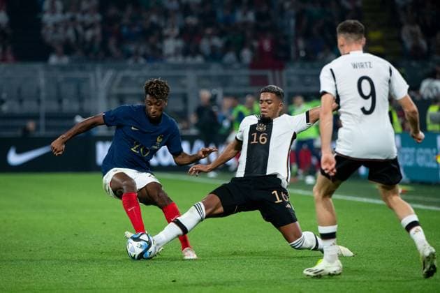 Benjamin Henrichs (Deutschland, 16) im Zweikampf mit Kingsley Coman (Frankreich, 20), davor Florian Wirtz (Deutschland, 09), GER, Deutschland vs Frankreich, DFB Fussball Nationalmannschaft Herren, Saison 2023 2024, 12.09.2023 DFB regulations prohibit any use of photographs as image sequences and or quasi-video GER, Deutschland vs Frankreich, DFB Fussball Nationalmannschaft Herren, Saison 2023 2024, 12.09.2023 Dortmund Copyright: xEibner-Pressefoto Memmlerx EP_MMR