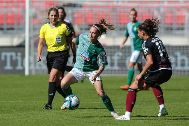 v.li.: Lisa Josten (SV Werder Bremen, 7) und Elena Mühlemann (1. FC Nürnberg, 14) im Zweikampf, Duell, Dynamik, Aktion, Action, Spielszene, DIE DFB-RICHTLINIEN UNTERSAGEN JEGLICHE NUTZUNG VON FOTOS ALS SEQUENZBILDER UND ODER VIDEOÄHNLICHE FOTOSTRECKEN. DFB REGULATIONS PROHIBIT ANY USE OF PHOTOGRAPHS AS IMAGE SEQUENCES AND OR QUASI-VIDEO., 16.09.2023, Nürnberg (Deutschland), Fussball, Google Pixel Frauen-Bundesliga, 1. FC Nürnberg - SV Werder Bremen