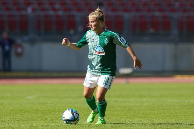 v.li.: Ricarda Walkling (SV Werder Bremen, 13) Freisteller, Einzelbild, Ganzkörper, Aktion, Action, Spielszene, DIE DFB-RICHTLINIEN UNTERSAGEN JEGLICHE NUTZUNG VON FOTOS ALS SEQUENZBILDER UND ODER VIDEOÄHNLICHE FOTOSTRECKEN. DFB REGULATIONS PROHIBIT ANY USE OF PHOTOGRAPHS AS IMAGE SEQUENCES AND OR QUASI-VIDEO., 16.09.2023, Nürnberg (Deutschland), Fussball, Google Pixel Frauen-Bundesliga, 1. FC Nürnberg - SV Werder Bremen