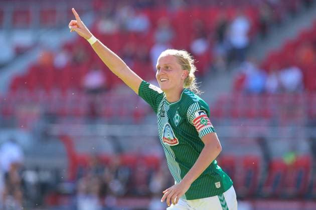 v.li.: Torschützin Lina Hausicke (SV Werder Bremen, 18) mit Torjubel, Jubel, jubeln, jubelt, optimistisch, Spielszene, Highlight, Freude über das Tor zum 1:2, DIE DFB-RICHTLINIEN UNTERSAGEN JEGLICHE NUTZUNG VON FOTOS ALS SEQUENZBILDER UND ODER VIDEOÄHNLICHE FOTOSTRECKEN. DFB REGULATIONS PROHIBIT ANY USE OF PHOTOGRAPHS AS IMAGE SEQUENCES AND OR QUASI-VIDEO., 16.09.2023, Nürnberg (Deutschland), Fussball, Google Pixel Frauen-Bundesliga, 1. FC Nürnberg - SV Werder Bremen