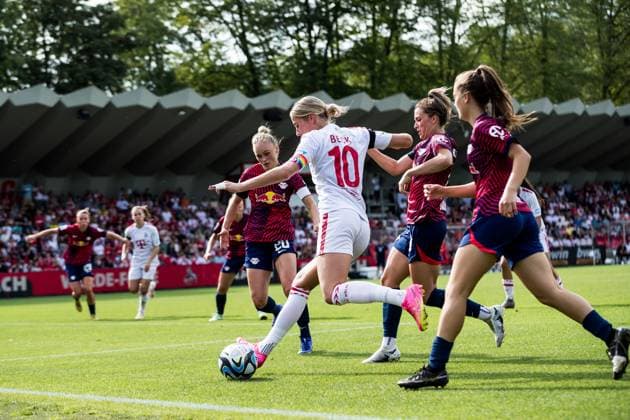 GOOGLE PIXEL Frauen Bundesliga: 1. FC Koeln - RB Leipzig; 17.09.2023 Victoria Krug (RB Leipzig, 20), Sharon Beck (1. FC Koeln, 10), Sandra Starke (RB Leipzig, 13), Josefine Schaller (RB Leipzig, 3) GOOGLE PIXEL Frauen Bundesliga, 1. FC Koeln - RB Leipzig, Koeln, Franz-Kremer-Stadion am 17.09.2023 DFB REGULATIONS PROHIBIT ANY USE OF PHOTOGRAPHS AS IMAGE SEQUENCES AND OR QUASI-VIDEO. Copyright: xBEAUTIFULxSPORTS Wunderlx