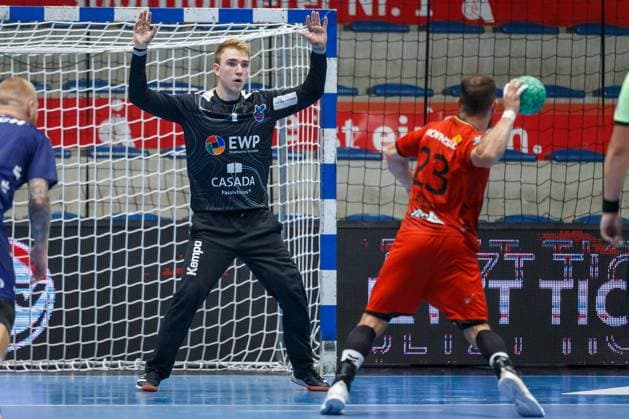 v.l. Lasse Ludwig (1. VfL Potsdam, 01), Bjoern Zintel (ASV Hamm-Westfalen, 23) beim Siebenmeter 7 Meter Wurf GER, ASV Hamm-Westfalen vs. 1. VfL Potsdam , Handball, DHB-Pokal, 2. Runde, Spielzeit 2023 2024, 18.09.2023 GER, ASV Hamm-Westfalen vs. 1. VfL Potsdam , Handball, DHB-Pokal, 2. Runde, Spielzeit 2023 2024, 18.09.2023 Hamm Copyright: xEibner-Pressefotox xJanxStrohdiekx EP_JSK