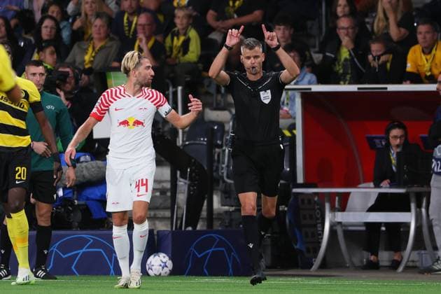 Bern - RB Leipzig Champions League Bern, 19.09.2023, Wankdorf Stadion, Fussball , UEFA Champions League, Gruppe G , 1. Spieltag, Young Boys Bern vs. RB Leipzig , Im Bild: Schiedsrichter Enea Jorgji (Albanien) gibt keinen Elfmeter für Leipzig . , Foto nur zur redaktionellen Nutzung bestimmt! . , UEFA regulations prohibit any use of photographs as image sequences and or quasi-video ,