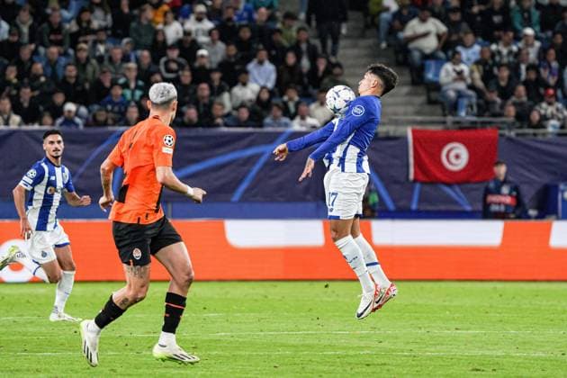 Ballannahme Ivan Jaime (FC Porto, 17) GER, Schachtar Donezk vs. FC Porto, Fussball, Champions League, Gruppe H, Spieltag 1, Saison 2023 2024, 19.09.2023 GER, Schachtar Donezk vs. FC Porto, Fussball, Champions League, Gruppe H, Spieltag 1, Saison 2023 2024, 19.09.2023 Hamburg Copyright: xEibner-Pressefoto MarcelxvonxFehrnx EP_MFN