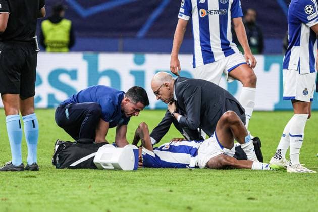 Verletzung Galeno (FC Porto, 13) GER, Schachtar Donezk vs. FC Porto, Fussball, Champions League, Gruppe H, Spieltag 1, Saison 2023 2024, 19.09.2023 GER, Schachtar Donezk vs. FC Porto, Fussball, Champions League, Gruppe H, Spieltag 1, Saison 2023 2024, 19.09.2023 Hamburg Copyright: xEibner-Pressefoto MarcelxvonxFehrnx EP_MFN