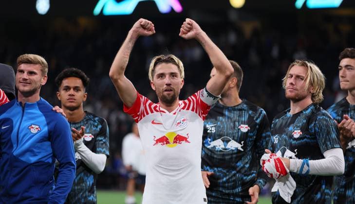 Bern - RB Leipzig Champions League Bern, 19.09.2023, Wankdorf Stadion, Fussball , UEFA Champions League, Gruppe G , 1.Spieltag, Young Boys Bern vs. RB Leipzig 1:3 (1:1) , Im Bild: Leipzig jubelt nach dem Spiel. Kevin Kampl (44, RB Leipzig). , Foto nur zur redaktionellen Nutzung bestimmt! . , UEFA regulations prohibit any use of photographs as image sequences and or quasi-video ,