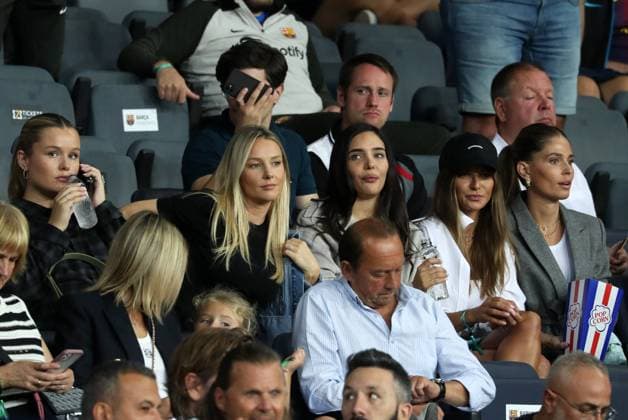 FC Barcelona, Barca v Royal Antwerp FC: Group H - UEFA Champions League 2023 24 Mikky Kiemeney, wife of Frenkie de Jong, Daniela Jehle, wife of ter Stegen, Sara Arfaoui, wife of Gundoga, Anna Lewandowska and Coral Simanovich, wife of Sergi Roberto, during the match between FC Barcelona and Royal Antwerp FC, corresponding to the week 1 of the Group H of the UEFA Champions League, played at the Olympic Stadium Lluis Companys, in Barcelona, on 19th September 2023. Barcelona Barcelona Spain Copyright: xUrbanandsportx originalFilename:urbanandsport-fcbarcel230919_npQdO.jpg