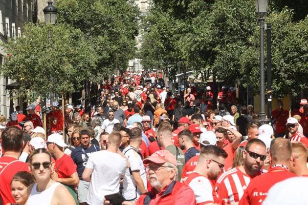Union-Fans auf dem Puerta del Sol, Real Madrid vs.Union Berlin, Fussball, Champions League, Gruppenphase, 1. Runde, 20.09.2923, Real Madrid vs.Union Berlin, Fussball, Champions League, Gruppenphase, 1. Runde, 20.09.2923, Madrid Copyright: xJoergxNiebergall Eibner-Pressefox EP_JNL