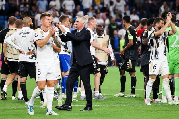 Schlusspfiff: Jubel bei Madrid mit Trainer Carlo Ancelotti und Toni Kroos, Real Madrid vs.Union Berlin, Fussball, Champions League, Gruppenphase, 1. Runde, 20.09.2923, Real Madrid vs.Union Berlin, Fussball, Champions League, Gruppenphase, 1. Runde, 20.09.2923, Madrid Copyright: xEibner-Pressefoto JoergxNiebergax EP_JNL