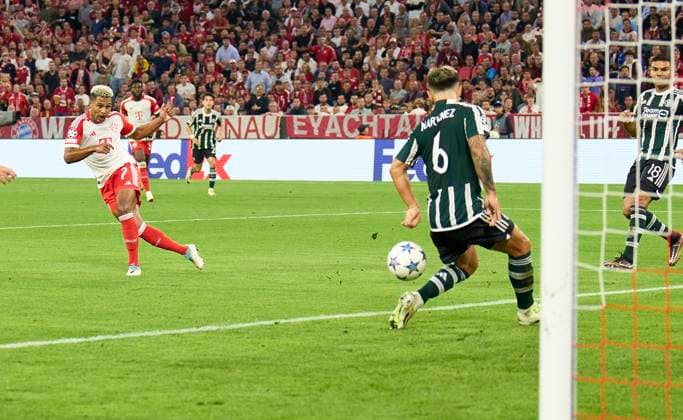 Serge GNABRY, FCB 7 scores, shoots goal , Tor, Treffer, Torschuss, 2-0 in the group stage match FC BAYERN MUENCHEN - Manchester United, ManU of football UEFA Champions League in season 2023 2024 in Munich, Sept 20, 2023. Gruppenphase, MANU, FCB