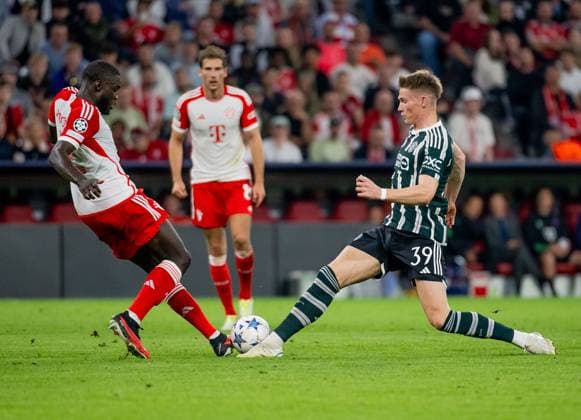 Kampf um den Ball Zweikampf zwischen Dayot Upamecano (FC Bayern Muenchen, 2) und Scott McTominay Manchester United, ManU FC, 39). GER, FC Bayern Muenchen vs. Manchester United FC, Fussball, Champions League, Gruppenphase, 1. Spieltag, Spielzeit 2023 2024, 20.09.2023. (DFL DFB REGULATIONS PROHIBIT ANY USE OF PHOTOGRAPHS as IMAGE SEQUENCES and or QUASI-VIDEO). GER, FC Bayern Muenchen vs. Manchester United FC, Fussball, Champions League, Gruppenphase, 1. Spieltag, Spielzeit 2023 2024, 20.09.2023. Muenchen Copyright: xEibner-Pressefoto HeikexFeinerx EP_HFR
