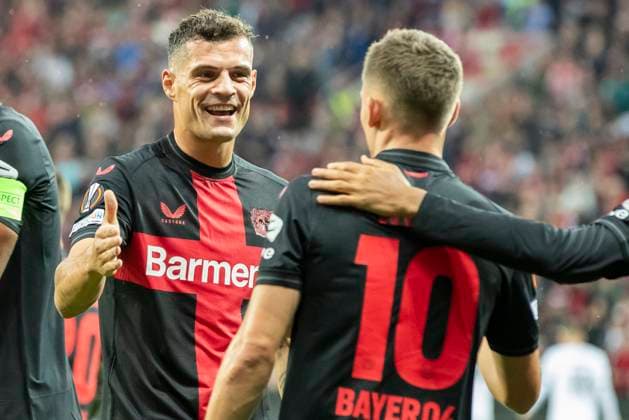 UEFA Europa League, Bayer Leverkusen - BK Haecken, 21.09.2023 Granit XHAKA (Bayer 04 Leverkusen, 34) gratuliert Florian WIRTZ (Bayer 04 Leverkusen, 10) zum Tor, UEFA Europa League, Bayer 04 Leverkusen - BK Haecken, 1. Gruppenspiel, am 21.09.2023, BayArena, Leverkusen DFL regulations prohibit any use of photographs as image sequences and or quasi-video Copyright: xBEAUTIFULxSPORTS Meuselx