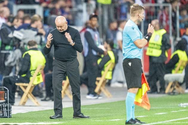 GER, EL, Bayer 04 Leverkusen vs BK Haecken, Saison 2023 24, 21.09.2023, BayArena, Leverkusen, GER, EL, Bayer 04 Leverkusen vs BK Haecken, Saison 2023 24, Im Bild: Per-Mathias Hoegmo (BK Haecken, Cheftrainer) Einzelaktion, Ganzkörper Ganzkoerper; enttäuscht