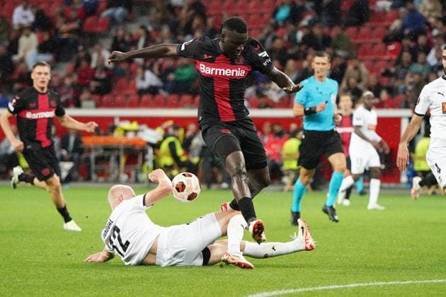 Fussball, UEFA Europa League 2023 2024, Gruppenphase , Gruppen H, Spieltag 1, Bayer 04 Leverkusen - BK Häcken, 21.09.2023, Bayarena Leverkusen, Valgeir Lunddal Fridriksson, BK Häcken, Victor Boniface Bayer 04 Leverkusen,