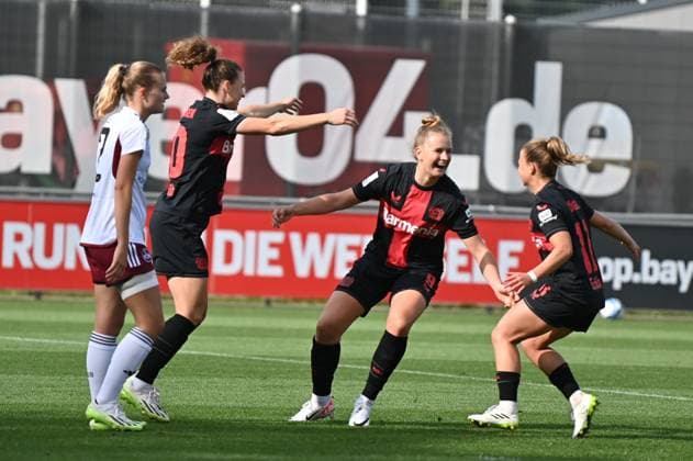 Jubel, Freuen, celebrate, happy, cheer , Goal Celebration Synne Skinnes Hansen (B04, 10) mit Torschützin Nikola Karczewska (B04, 9) und Kristin Kögel (B04, 11), 30.09.2023, Leverkusen (Deutschland), Fussball,google Pixel Frauenbundesliga - bayer 04 Leverkusen - 1.FC Nürnberg, DFB DFL REGULATIONS PROHIBIT ANY USE OF PHOTOGRAPHS AS IMAGE SEQUENCES AND OR QUASI-VIDEO.