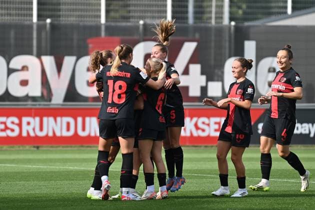 Jubel, Freuen, celebrate, happy, cheer , Goal Celebration Bayer 04 Leverkusen Frauen 1:0, 30.09.2023, Leverkusen (Deutschland), Fussball,google Pixel Frauenbundesliga - bayer 04 Leverkusen - 1.FC Nürnberg, DFB DFL REGULATIONS PROHIBIT ANY USE OF PHOTOGRAPHS AS IMAGE SEQUENCES AND OR QUASI-VIDEO.