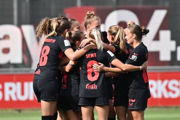 Jubel, Freuen, celebrate, happy, cheer , Goal Celebration Bayer 04 Leverkusen Frauen 1:0, 30.09.2023, Leverkusen (Deutschland), Fussball,google Pixel Frauenbundesliga - bayer 04 Leverkusen - 1.FC Nürnberg, DFB DFL REGULATIONS PROHIBIT ANY USE OF PHOTOGRAPHS AS IMAGE SEQUENCES AND OR QUASI-VIDEO.