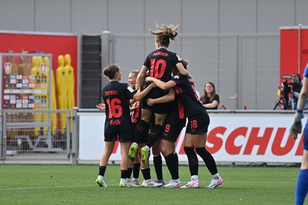 Jubel, Freuen, celebrate, happy, cheer , Goal Celebration Bayer 04 Frauen 4:0, 30.09.2023, Leverkusen (Deutschland), Fussball,google Pixel Frauenbundesliga - bayer 04 Leverkusen - 1.FC Nürnberg, DFB DFL REGULATIONS PROHIBIT ANY USE OF PHOTOGRAPHS AS IMAGE SEQUENCES AND OR QUASI-VIDEO.