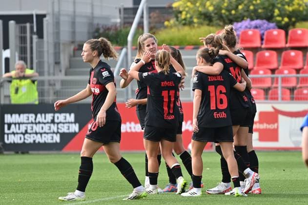 Jubel, Freuen, celebrate, happy, cheer , Goal Celebration Bayer 04 Leverkusen Frauen 5:0, 30.09.2023, Leverkusen (Deutschland), Fussball,google Pixel Frauenbundesliga - bayer 04 Leverkusen - 1.FC Nürnberg, DFB DFL REGULATIONS PROHIBIT ANY USE OF PHOTOGRAPHS AS IMAGE SEQUENCES AND OR QUASI-VIDEO.