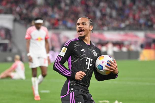 Torjubel Leroy SANE (Bayern Muenchen) nach Tor zum 2-2 . Jubel,Freude,Begeisterung, AAktion,Einzelbild,angeschnittenes Einzelmotiv,Halbfigur,halbe Figur. Fussball 1. Bundesliga Saison 2023 2024, 6.Spieltag, Spieltag06 RB Leipzig - FC Bayern Muenchen 2-2 am 30.09.2023 , R E D B U L L A R E N A