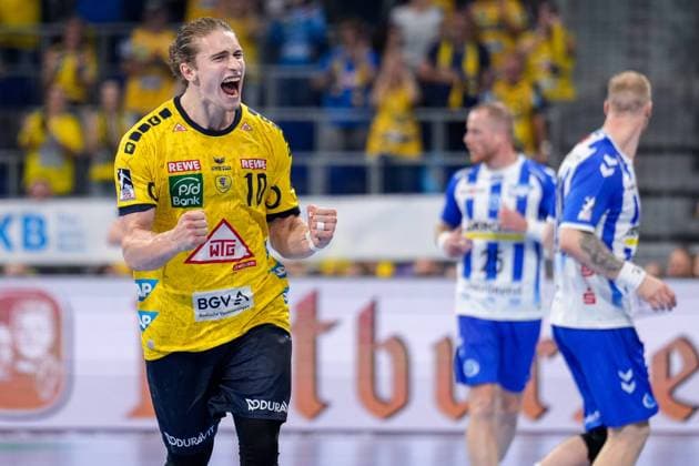 Torschütze Juri Knorr (RNL, 10), jubelt über ein Tor, Jubel, jubeln, Torjubel, Torerfolg, celebrate the goal, goal, celebration, Jubel ueber das Tor, optimistisch, Spielszene, Highlight, Einzelbild, Action, Aktion, 01.10.2023, Mannheim (Deutschland), Handball, Bundesliga, Rhein-Neckar Löwen - TVB Stuttgart