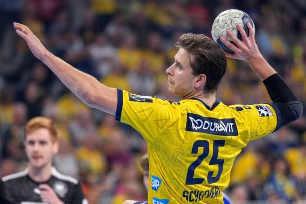 Olle Forsell Schefvert (RNL, 25), Einzelbild, Einzelfoto, Siebenmeter, 7-Meter, Strafwurf, Spielszene, Action, Aktion, 01.10.2023, Mannheim (Deutschland), Handball, Bundesliga, Rhein-Neckar Löwen - TVB Stuttgart