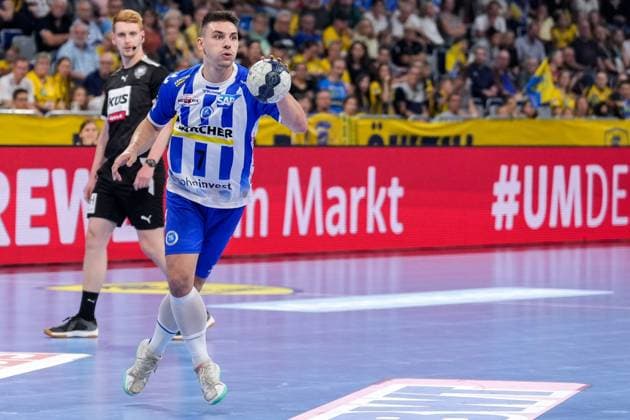 Egon Hanusz (TVB, 7), am Ball, Freisteller, Ganzkörper, Einzelbild, Einzelfoto, Aktion, Action, 01.10.2023, Mannheim (Deutschland), Handball, Bundesliga, Rhein-Neckar Löwen - TVB Stuttgart