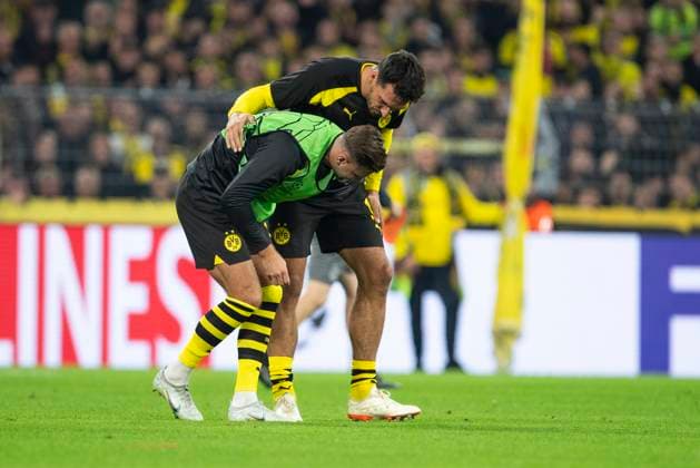 UEFA Champions League, Borussia Dortmund - AC Mailand, 04.10.2023 Mats Hummels (Borussia Dortmund, 15) erkundigt sich nach Niclas Fuellkrug (Borussia Dortmund, 14). , UEFA Champions League, Borussia Dortmund - AC Mailand, 2. Gruppenspiel, am 4.10.2023, Signal Iduna Park, Dortmund UEFA regulations prohibit any use of photographs as image sequences and or quasi-video Copyright: xBEAUTIFULxSPORTS Meuselx