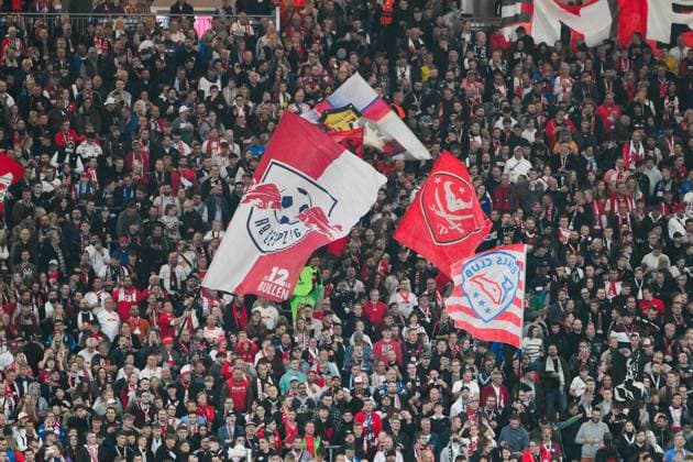 Fans von RB Leipzig. RB Leipzig vs. Manchester City, Fussball, Champions League, Vorrunde, 2. Spieltag, Saison 2023 2024, 04.10.2023 DFB DFL REGULATIONS PROHIBIT ANY USE OF PHOTOGRAPHS AS IMAGE SEQUENCES AND OR QUASI-VIDEO RB Leipzig vs. Manchester City, Fussball, Champions League, Vorrunde, 2. Spieltag, Saison 2023 2024, 04.10.2023 Leipzig Copyright: xEibner-Pressefoto BertxHarzerx EP_BHR