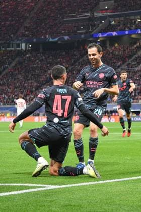 Phil Foden (Manchester City) li., erzielt das 0:1, Bernardo Silva (Manchester City) re., gratuliert. RB Leipzig vs. Manchester City, Fussball, Champions League, Vorrunde, 2. Spieltag, Saison 2023 2024, 04.10.2023 RB Leipzig vs. Manchester City, Fussball, Champions League, Vorrunde, 2. Spieltag, Saison 2023 2024, 04.10.2023 Leipzig Copyright: xEibner-Pressefoto BertxHarzerx EP_BHR