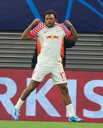 Lois Openda, RB Leipzig 17 scores, shoots goal , Tor, Treffer, Torschuss, 1-1, celebrates his goal, happy, laugh, celebration, in the group G stage match RB LEIPZIG - MANCHESTER CITY of football UEFA Champions League in season 2023 2024 in Leipzig, Oct 4, 2023. Gruppenphase, , RBL, Red Bull