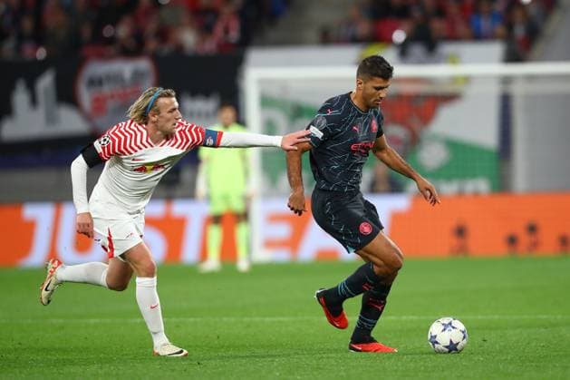 04.10.2023, xtgx, Fussball UEFA Champions League, RB Leipzig - Manchester City emspor, v.l. Emil Forsberg (Leipzig, 10), Rodri (Manchester City, 16) Zweikampf, Duell, Kampf, tackle (DFL DFB REGULATIONS PROHIBIT ANY USE OF PHOTOGRAPHS as IMAGE SEQUENCES and or QUASI-VIDEO) Leipzig
