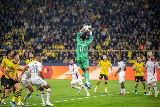 Mike Maignan (AC Mailand, 16) haelt Ball GER, Borussia Dortmund vs. AC Mailand, Fussball, UEFA Champions League, 2. Spieltag, Spielzeit 2023 2024, 04.10.2023, Borussia Dortmund vs. AC Mailand, Fussball, UEFA Champions League, 2. Spieltag, Spielzeit 2023 2024, 04.10.2023 Dortmund Copyright: xEibner-Pressefoto HeshamxElsherix EP_HEF
